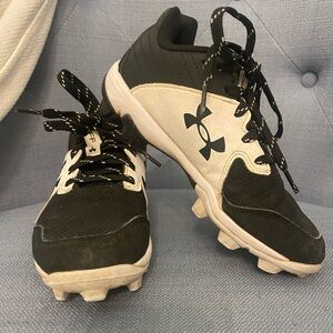 Under Armor baseball cleats. Excellent used condition.